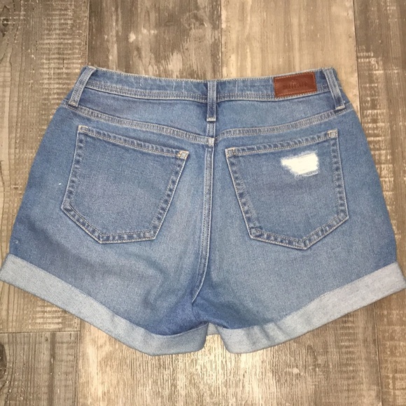 Hollister Distressed Button Fly Cuffed Hem Jean Shorts - Picture 3 of 4